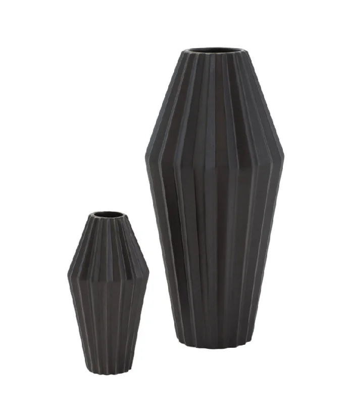 Simple vases for everyday use -Milos Vase Black